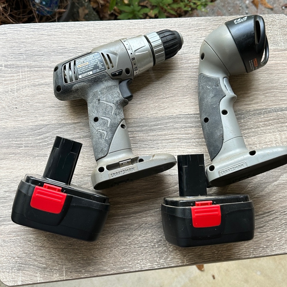 Craftsman 3/8"  14.4 Volt Drill & Flashlight Set w/Batteries. No Charger‎ Tested